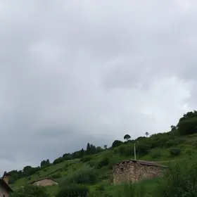 Crato tempo nublado com pancadas de chuva