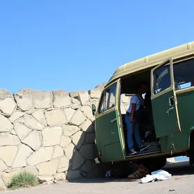 van com estudantes bate em parede no Crato